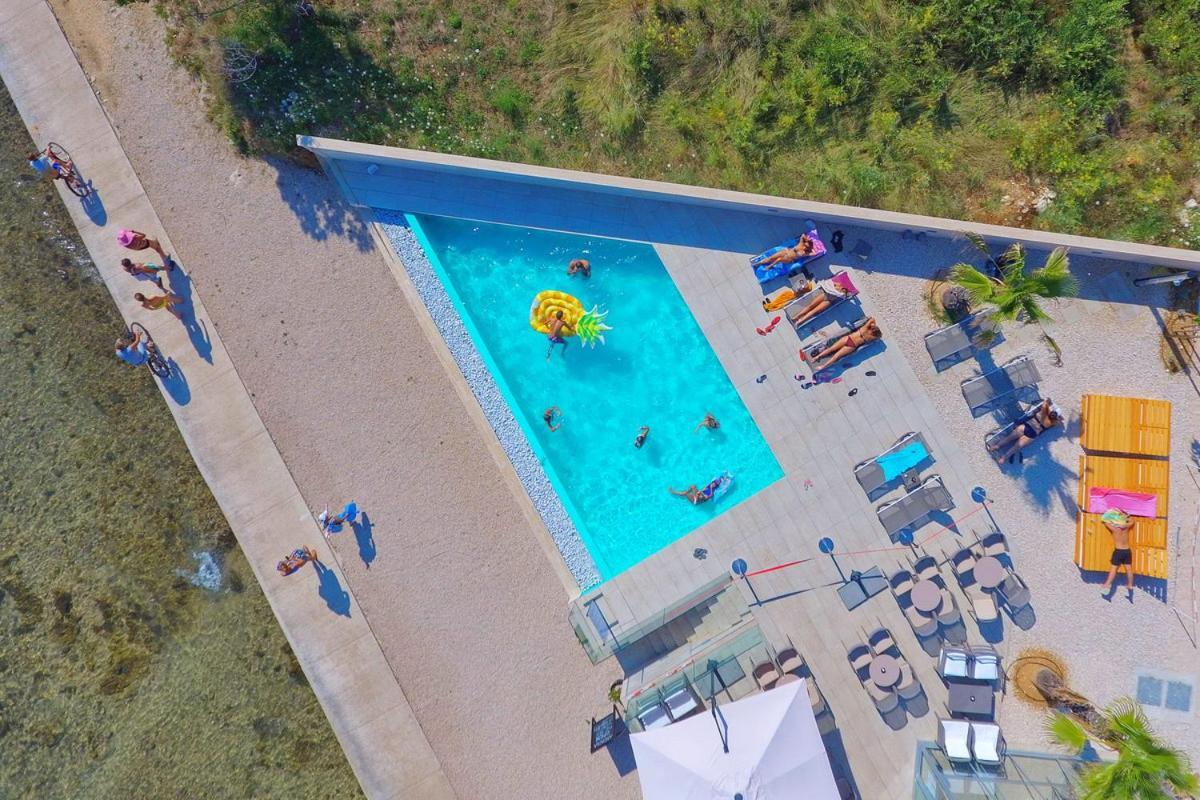Arcadia Eco-Luxe Mobile Homes With Infinity Pool By Oiko Collection 프리블라카 외부 사진